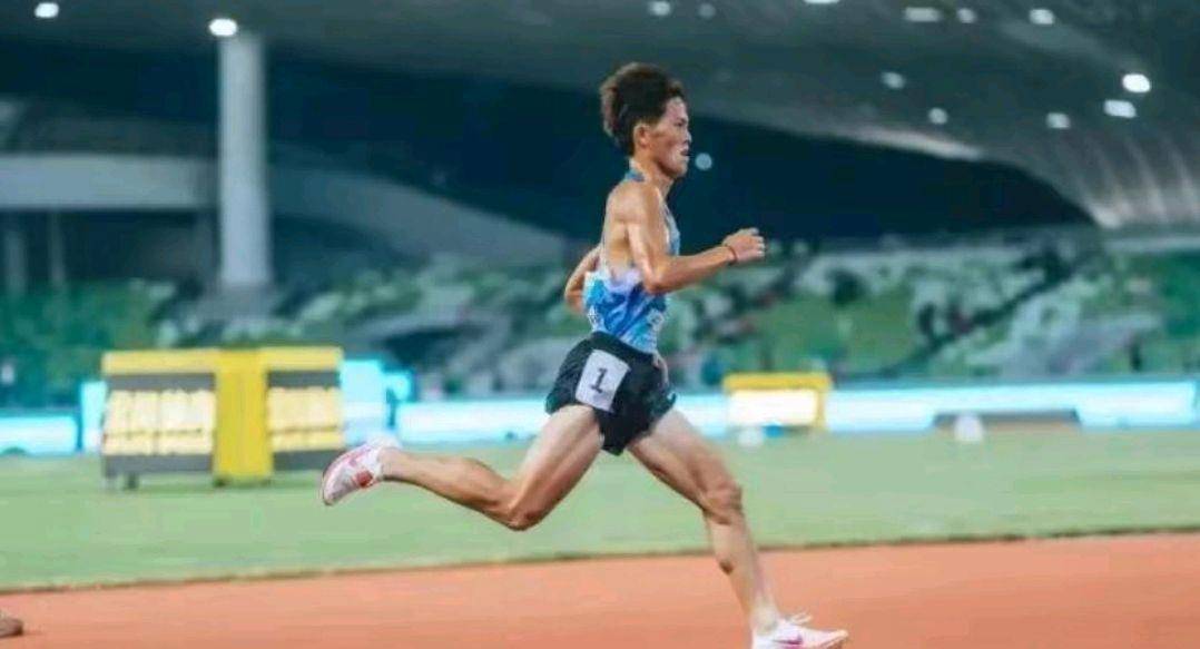 关于田径选手突破个人极限,斩获金牌,士气大振的信息 关于田径选手突破个人极限,斩获金牌,士气大振的信息