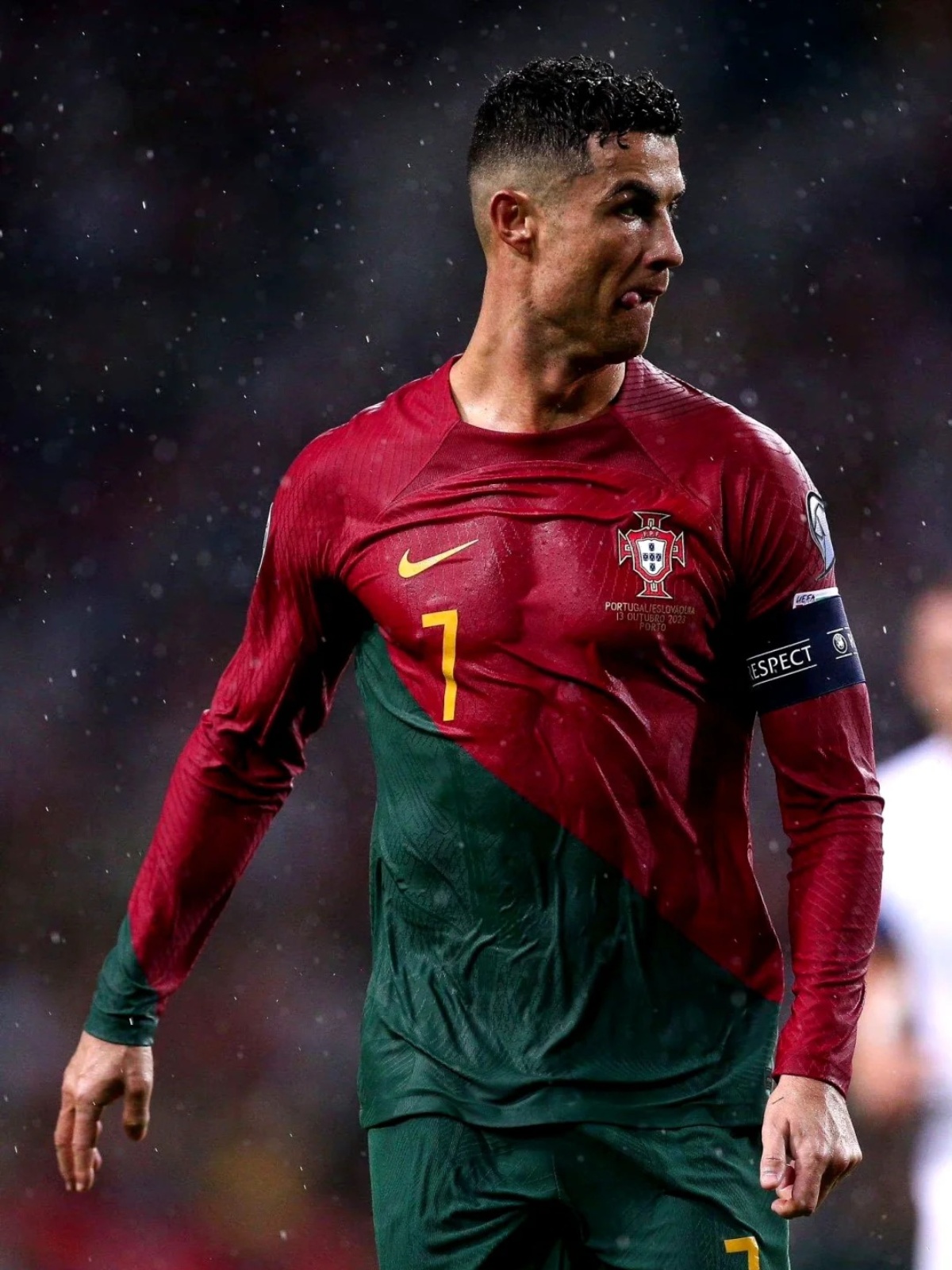 国际足球赛场精彩不断,球员们尽展风采,势不可挡 国际足球赛场精彩不断,球员们尽展风采,势不可挡