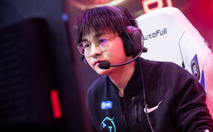 MAD翻盘V5，Uzi极限生还后反打宿敌对决半决赛，技惊四座