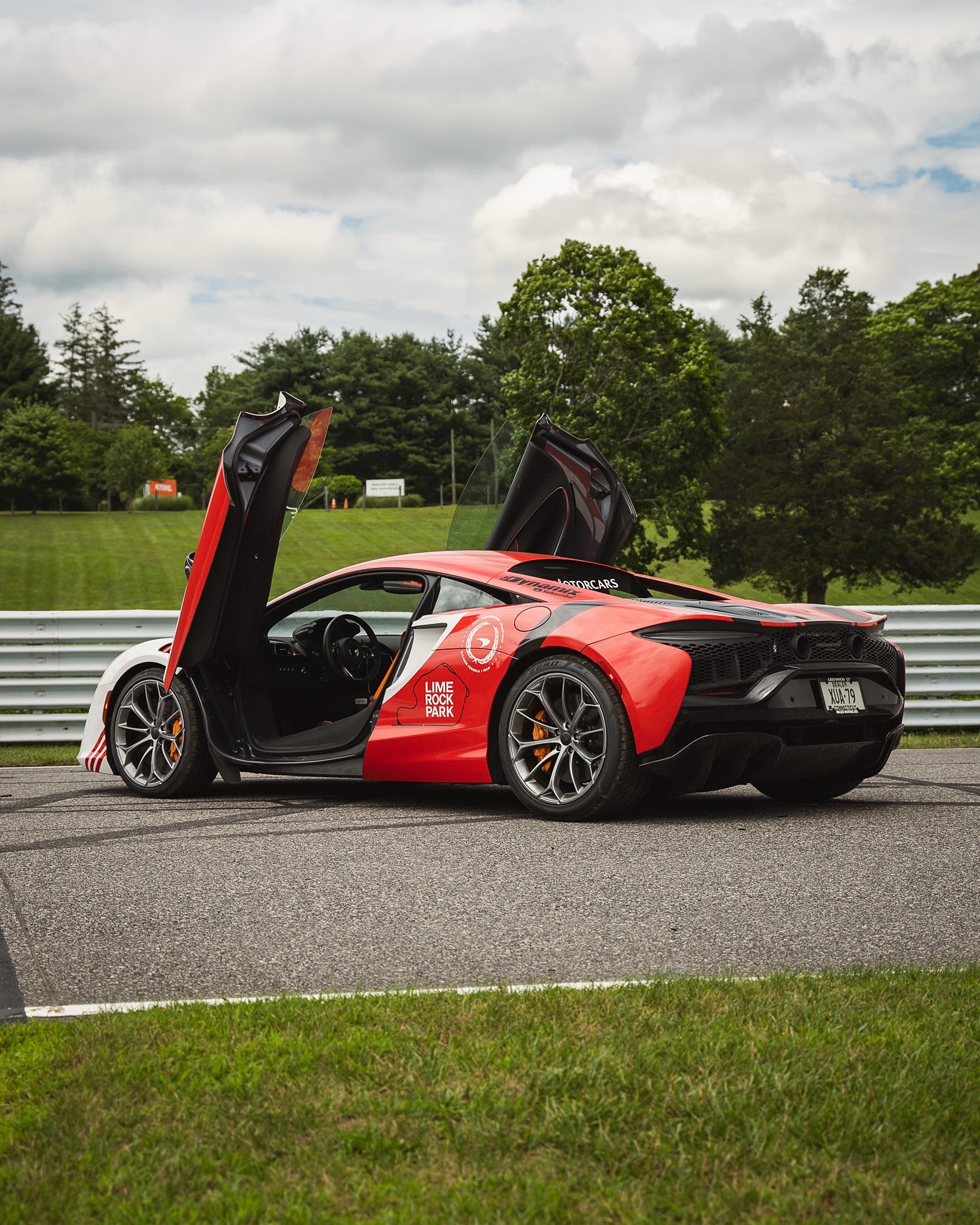 迈凯伦翻盘阿斯顿马丁，佩雷兹带队取胜