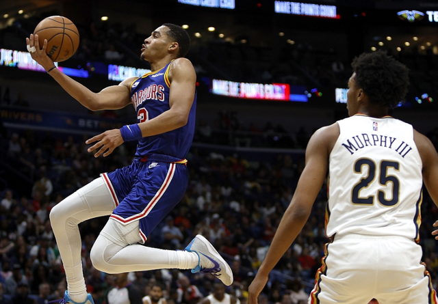 四川队力克鹈鹕,克莱点燃赛场 四川队力克鹈鹕,克莱点燃赛场