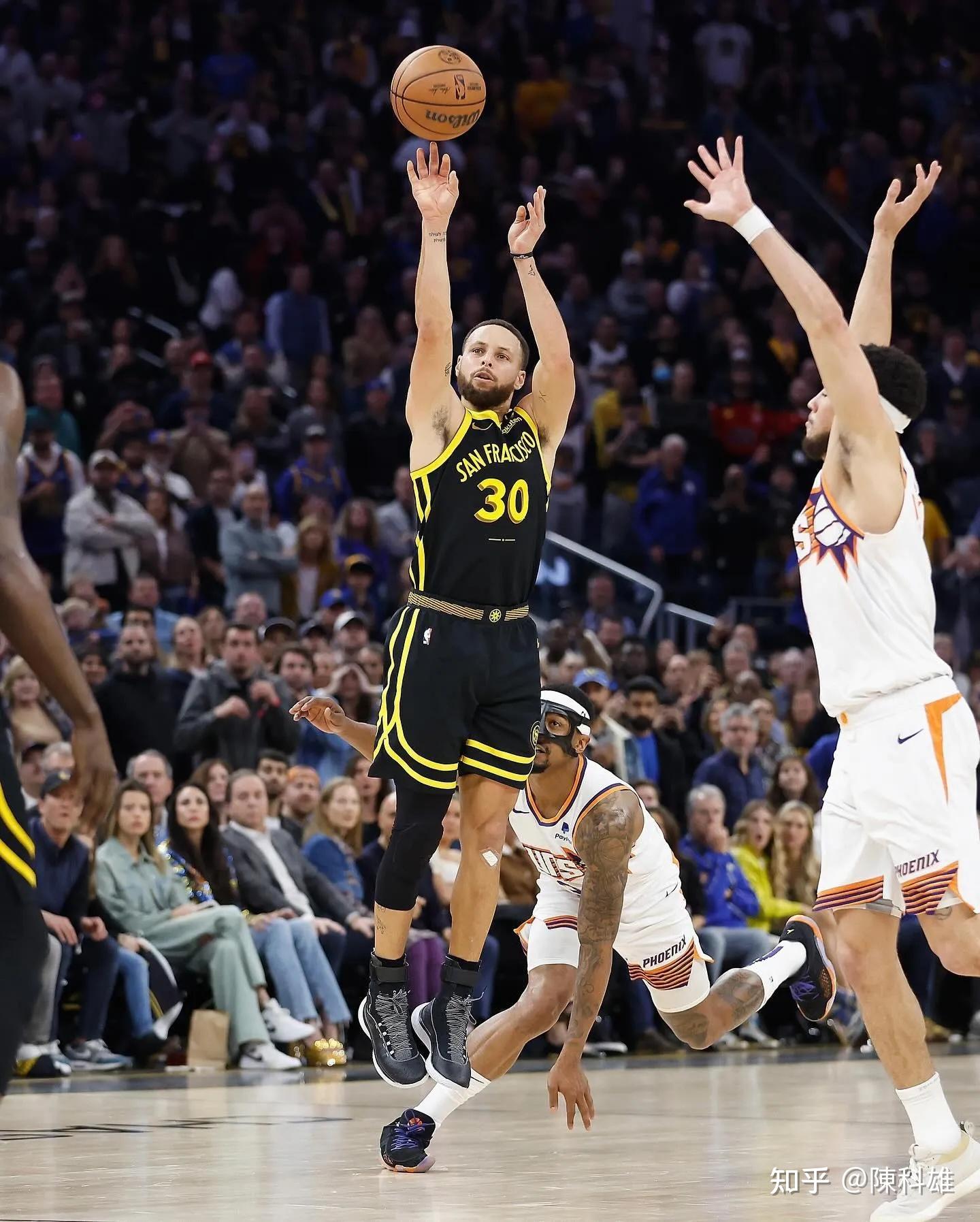 四川队鏖战独行侠，库里状态火热